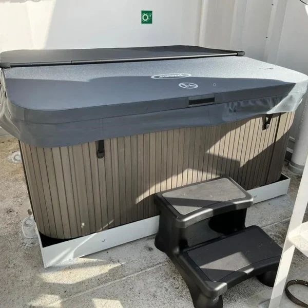 Jacuzzi® Lodge™ M - 5 Person Hot Tub - Image 2