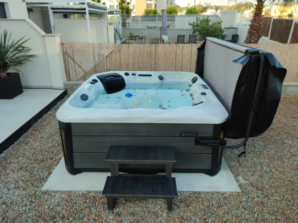 Outdoor Companion - 5 Person Hot Tub with 2 Loungers - Image 2