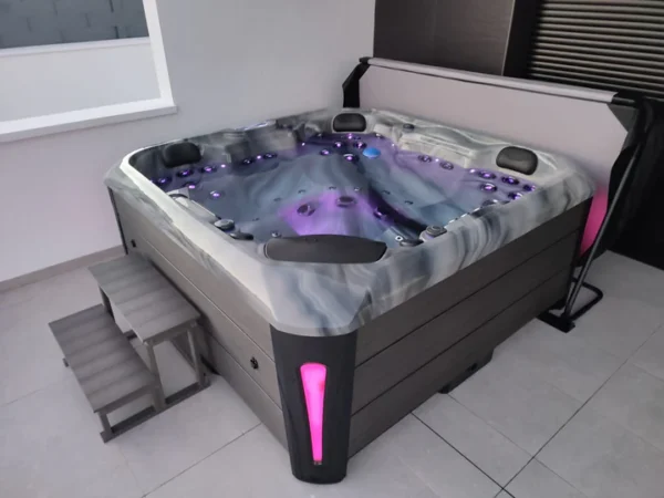 Outdoor Companion - 5 Person Hot Tub with 2 Loungers - Image 3