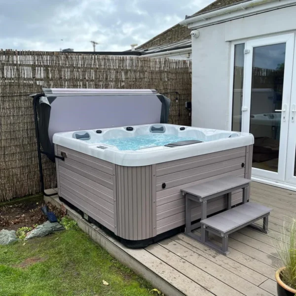 Outdoor Sun - 5 Person Hot Tub with 1 Lounger - Image 3