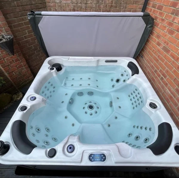 Outdoor Palma - 6 Person Hot Tub with 1 Lounger - Image 4