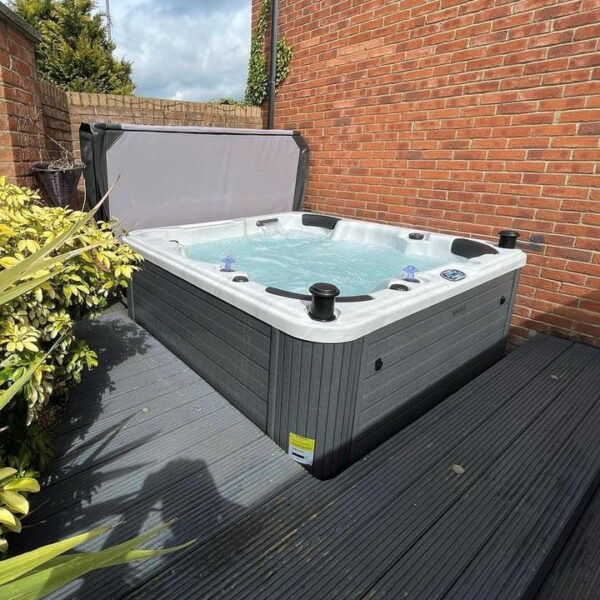 Outdoor Palma - 6 Person Hot Tub with 1 Lounger - Image 5