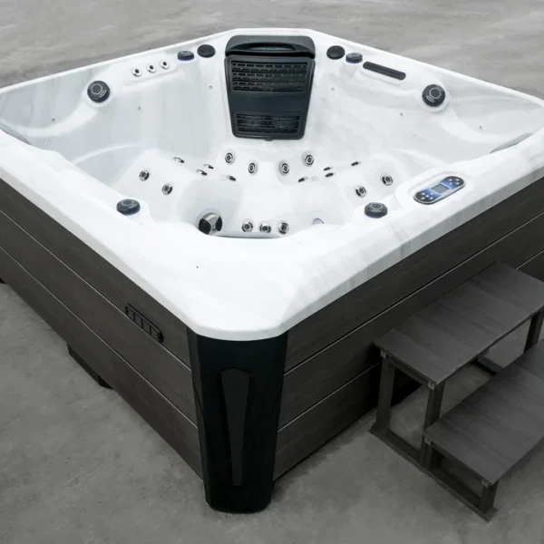 Outdoor Companion - 5 Person Hot Tub with 2 Loungers